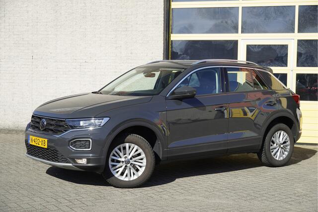 Volkswagen T-Roc 1.5 TSI 150PK! Automaat Style Business BJ2022 Lmv 16" | Led V+A | Pdc | Elek. achterklep | App-Connect | Navi | Climate control | Cruise control | Verwarmde voorstoelen | Getint glas