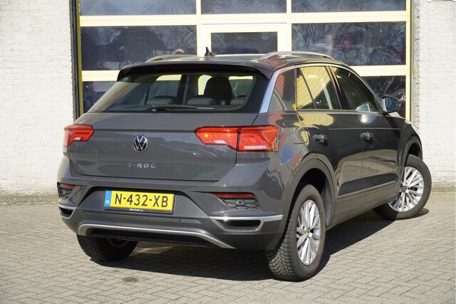 Volkswagen T-Roc 1.5 TSI 150PK! Automaat Style Business BJ2022 Lmv 16" | Led V+A | Pdc | Elek. achterklep | App-Connect | Navi | Climate control | Cruise control | Verwarmde voorstoelen | Getint glas
