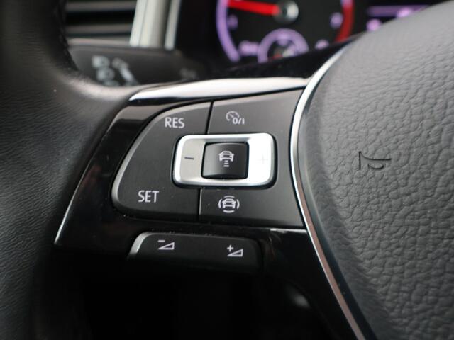 Volkswagen T-Roc 1.0 TSI Style | 110 PK | Achteruitrijcamera | Adaptive cruise control | Apple CarPlay / Android Auto |