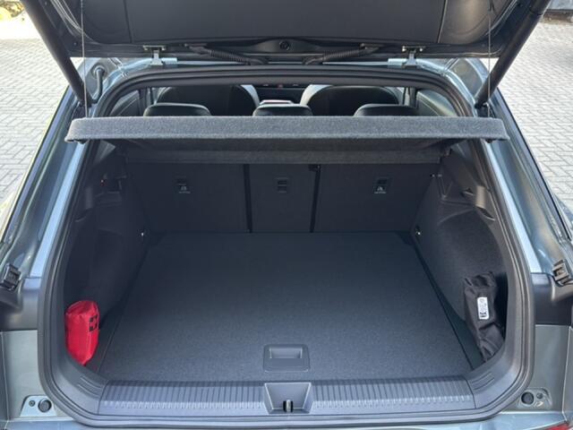 Volkswagen T-Roc 1.5 eTSI R-LINE TREKHAAK/PANO-DAK/CAMERA/ELEK-KLEP/IQ/ACC/STOELVERW