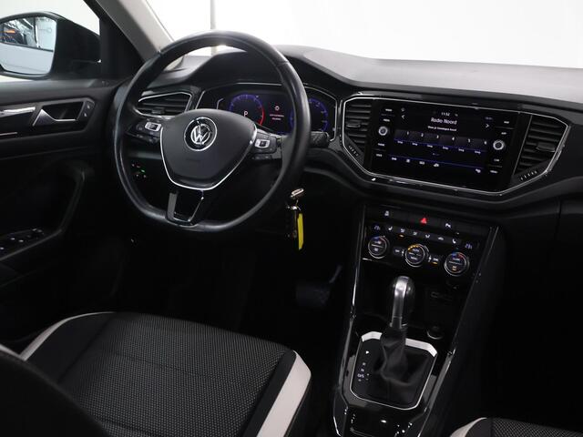 Volkswagen T-Roc 1.5 TSI Sport | Trekhaak | Virtual Cockpit | DAB | Navigatie | Apple CarPlay/Android Auto | Stoelverwarming | Adaptieve Cruise Control | Rijhulp-systeem | Ele.kofferdeksel |