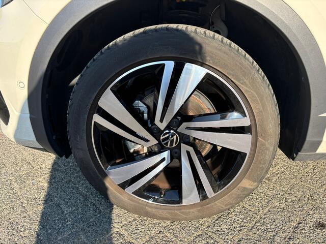 Volkswagen T-Roc 1.5 TSI R-Line Business+ IQ LIGHT | CAMERA | BLIND SPOT | ACC | STOEL- EN STUURVERWARMING