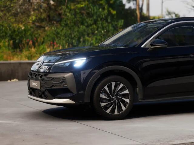 Volkswagen T-Roc Life First Edition 1.5 eTSI 116 PK 7 versn. DSG · Achteruitrijcamera · Draadloze telefoonlader · Comfort Pakket · Trekhaak