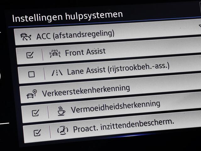 Volkswagen T-Roc Cabrio 1.5 TSI 150pk DSG Style · Apple/Android Car Play · Stoelverwarming · Alarm · Navigatie · P-Sensoren · 17'' Inch ·