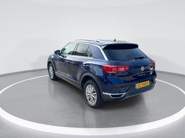 Volkswagen T-Roc 1.0 TSI 116pk Style · Elektrische achterklep · Camera · Apple/Android Car Play · Navigatie · Info Active Display ·