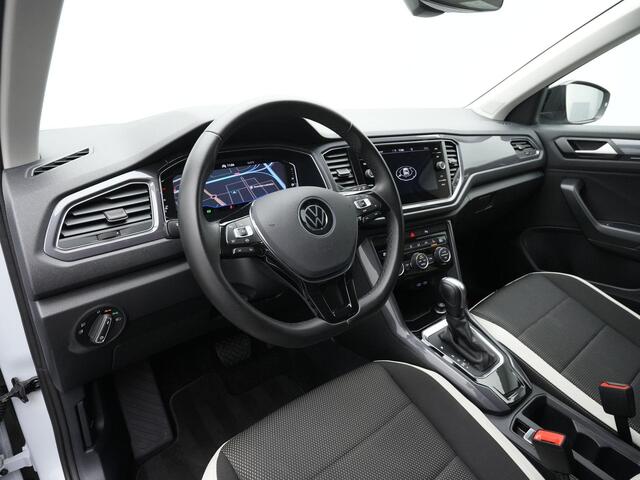 Volkswagen T-Roc 1.5 TSI 150 pk DSG Sport | Achteruitrijcamera | Stoelverwarming | Navigatie | Adaptive Cruise