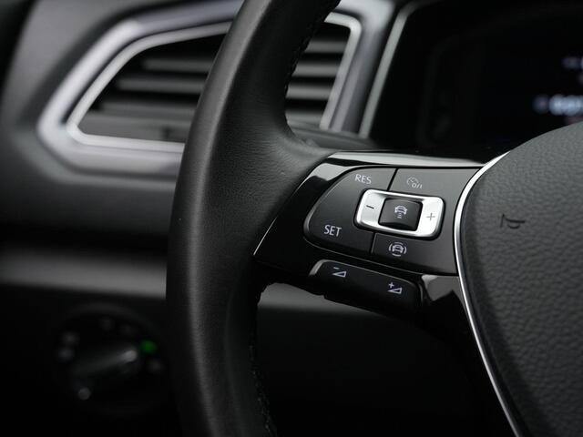 Volkswagen T-Roc 1.5 TSI 150 pk DSG Sport | Achteruitrijcamera | Stoelverwarming | Navigatie | Adaptive Cruise