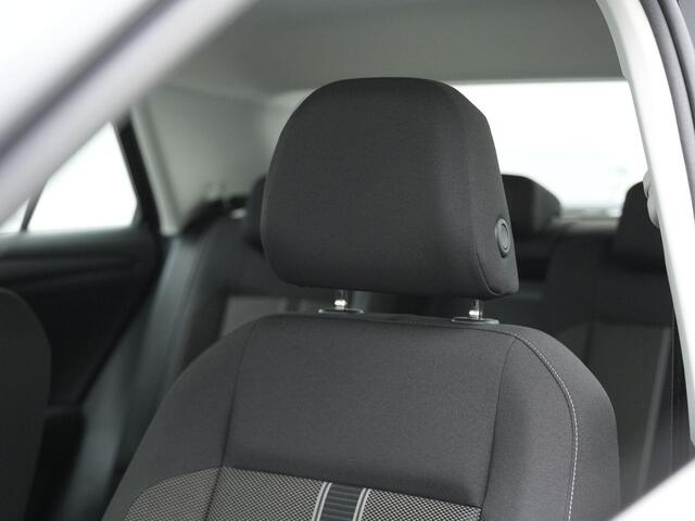 Volkswagen T-Roc 1.0 TSI 110 pk Style | Trekhaak | Navigatie | Adaptive Cruise | Parkeersensoren voor/achter