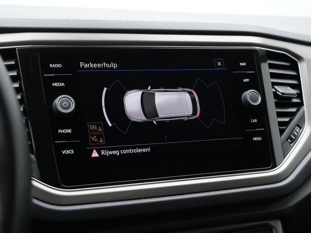Volkswagen T-Roc 1.0 TSI 110 pk Style | Trekhaak | Navigatie | Adaptive Cruise | Parkeersensoren voor/achter