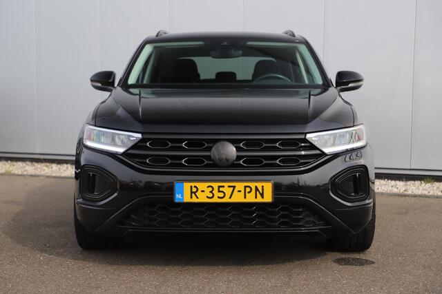 Volkswagen T-Roc 1.5 TSI Life Black Edition 150PK DSG Automaat Trekhaak Virtual 19 inch LMV Adaptive Cruise Lane Assist LED