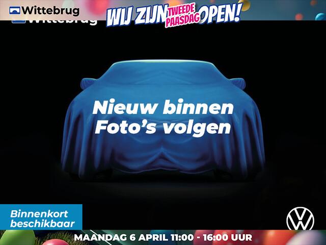Volkswagen T-Roc 1.5 TSI 150pk DSG R-Line / Black style / Afneembare Trekhaak / Voorstoelen Verwarmbaar / App. Connect / 18'' LMV