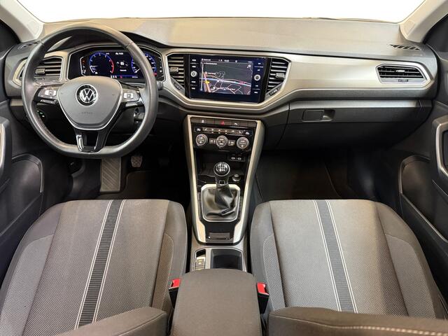 Volkswagen T-Roc 1.0 TSI Style Business I Pano I Trekhaak I Stoelverwarming