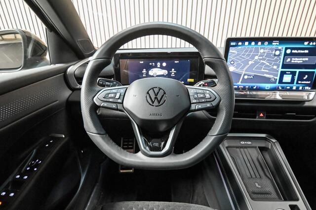 Volkswagen T-Roc 1.5 eTSI R-Line | HUD | BLACK PACK | ELEKTR. ACHTERKLEP | STOELV