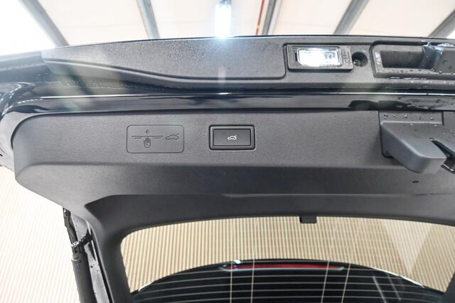 Volkswagen T-Roc 1.5 eTSI R-Line | HUD | BLACK PACK | ELEKTR. ACHTERKLEP | STOELV