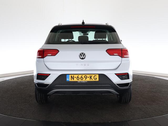 Volkswagen T-Roc 1.5 TSI Style Business | Schuif/kanteldak | Camera | Adaptive Cruise Control |