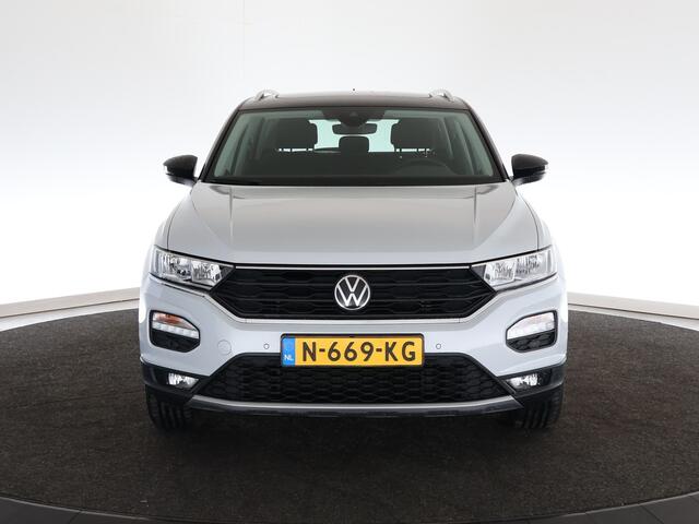Volkswagen T-Roc 1.5 TSI Style Business | Schuif/kanteldak | Camera | Adaptive Cruise Control |