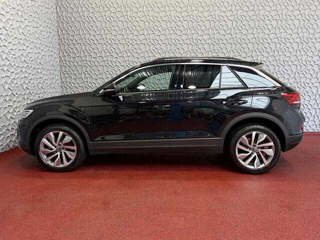 Volkswagen T-Roc 1.5 TSI 150PK EVO ADAP.CRUISE LED VIR.COCKPIT 18''LMV STOEL/.VERW. CAMERA TREKHAAK LMV 03.2025 HALF LEDER DODE.HOEK.DET ?Top Auto's Wijchen , 30 Jaar Specialist in Volkswagen : Alle Type's : R-Line Edition / Style / First Edition / Highline / Life , Zowe