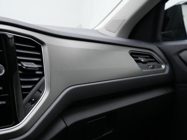 Volkswagen T-Roc 1.5 TSI 150 pk DSG Style | Panoramadak | Stoelverwarming | Adaptive Cruise | Navigatie | Carplay