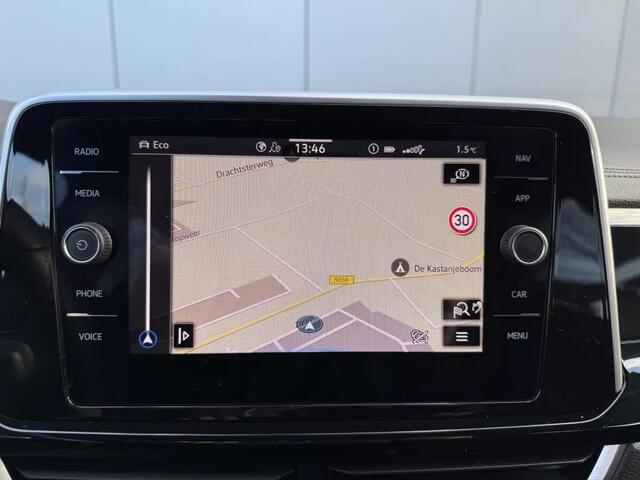 Volkswagen T-Roc 1.5 TSI R-Line DSG-aut. R-LINE / Trekhaak afn. / Camera / Stoelverw. / IQ Light / FABRIEKS garantie