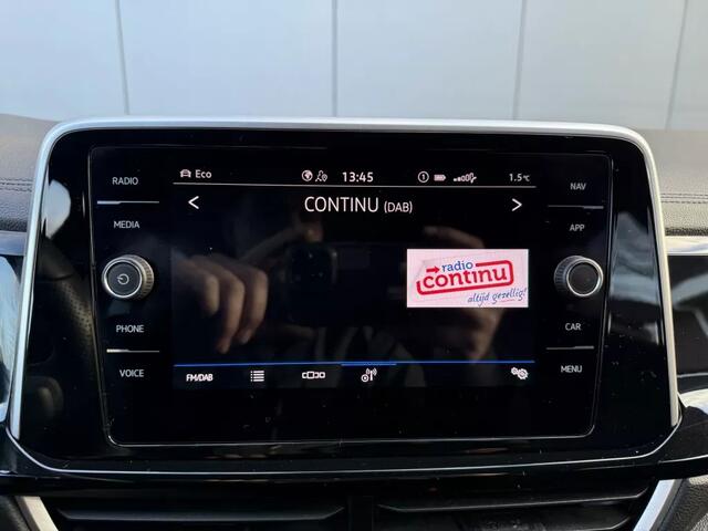 Volkswagen T-Roc 1.5 TSI R-Line DSG-aut. R-LINE / Trekhaak afn. / Camera / Stoelverw. / IQ Light / FABRIEKS garantie