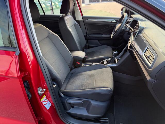 Volkswagen T-Roc 1.5 TSI 150pk DSG Style | Navigatie | Standkachel | Camera | Elek. Achterklep | Dode hoek | 4-Season banden | Rijklaar incl. garantie