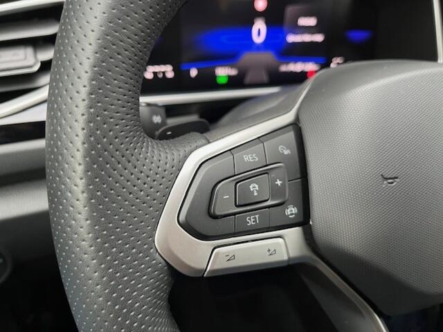 Volkswagen T-Roc 1.5 TSi DSG R-LINE - AFN. TREKH. - CAMERA - IQ