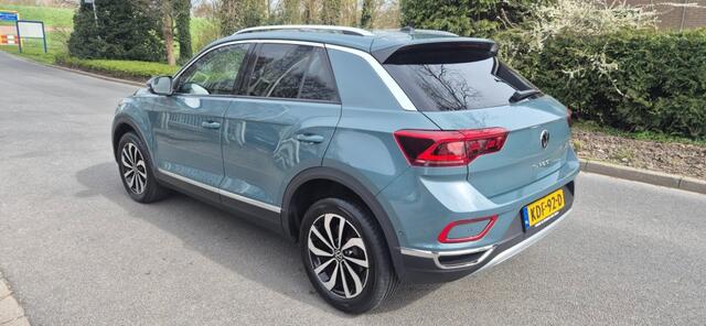 Volkswagen T-Roc 1.5 TSI R-Line Edition Virtual Cockpit Stuur/Stoelverwarming PDC V+A Camera