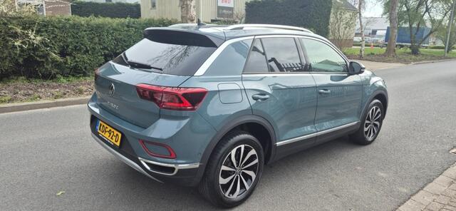 Volkswagen T-Roc 1.5 TSI R-Line Edition Virtual Cockpit Stuur/Stoelverwarming PDC V+A Camera