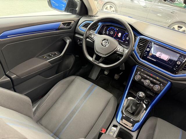 Volkswagen T-Roc 1.0 TSI Style, 115Pk, 2018, Panoramadak, 1ste eigenaar, Digital dashboard, Climate control, Parkeersensoren, LED koplampen,
