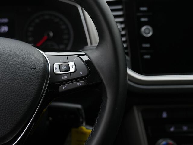 Volkswagen T-Roc 1.0 TSI 115 pk | Achteruitrijcamera | Stoelverwarming | Navigatie | Adaptive Cruise