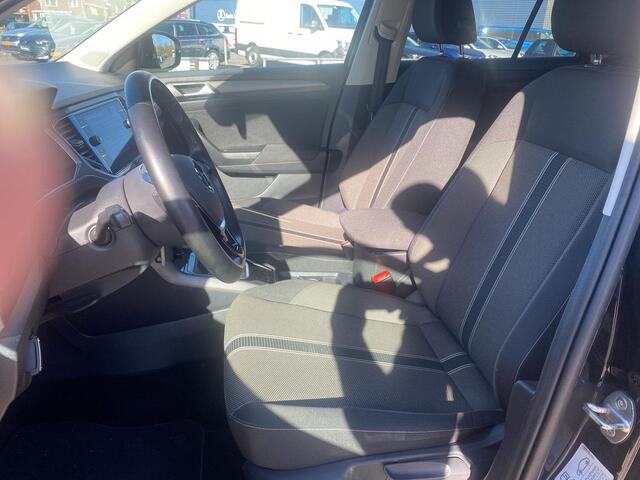Volkswagen T-Roc 1.5 TSI Style Business | 150 Pk | Automaat | Trekhaak | Navi | Clima | Pdc | A-Camera | LED | 32.210Km !! |