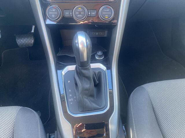 Volkswagen T-Roc 1.5 TSI Style Business | 150 Pk | Automaat | Trekhaak | Navi | Clima | Pdc | A-Camera | LED | 32.210Km !! |