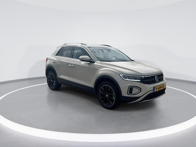 Volkswagen T-Roc 1.5 TSI 150pk DSG Life · Trekhaak · Stoelverwarming · Apple/Android Car Play · Navigatie · 18'' Velgen ·