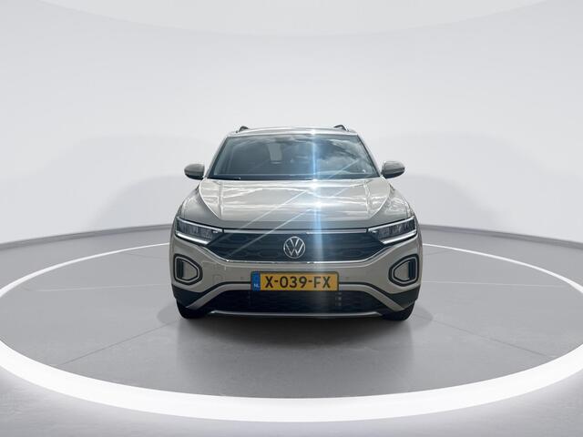 Volkswagen T-Roc 1.5 TSI 150pk DSG Life · Trekhaak · Stoelverwarming · Apple/Android Car Play · Navigatie · 18'' Velgen ·