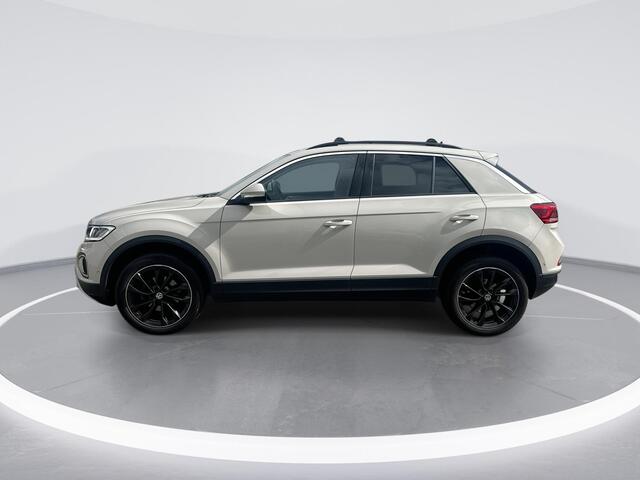 Volkswagen T-Roc 1.5 TSI 150pk DSG Life · Trekhaak · Stoelverwarming · Apple/Android Car Play · Navigatie · 18'' Velgen ·