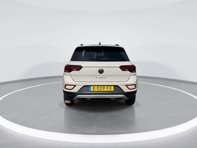 Volkswagen T-Roc 1.5 TSI 150pk DSG Life · Trekhaak · Stoelverwarming · Apple/Android Car Play · Navigatie · 18'' Velgen ·