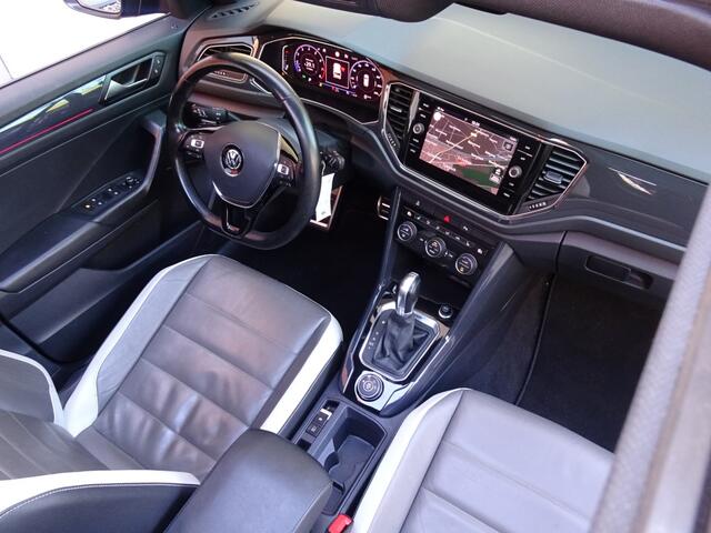 Volkswagen T-Roc 2.0 TSI 190pk DSG 4M *Pano/Leer/Digi/Trekh/NL Auto*