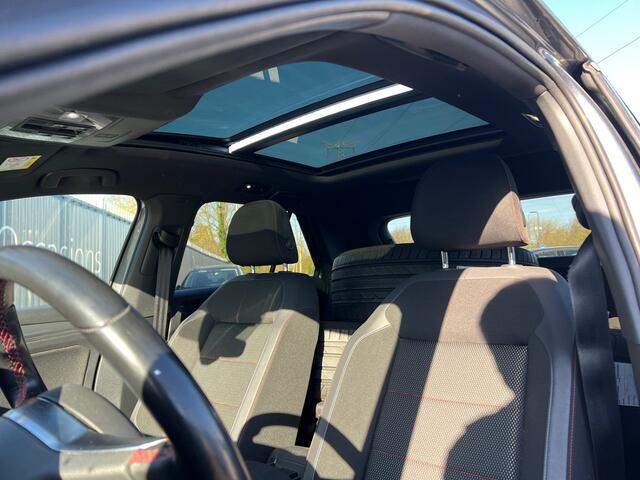 Volkswagen T-Roc 1.5 TSI 150pk Sport Business R Panoramadak Trekhaak