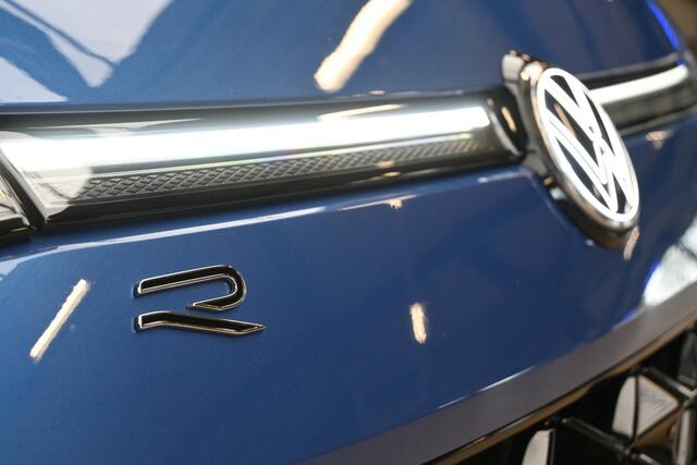 Volkswagen T-Roc 1.5 eTsi 150pk R-Line First Ed. | IQ. Light | 360° | Head-up | 100% (Dealer) onderhouden label