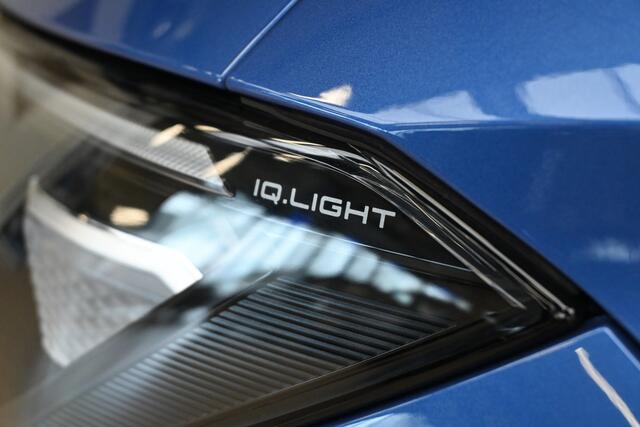 Volkswagen T-Roc 1.5 eTsi 150pk R-Line First Ed. | IQ. Light | 360° | Head-up | 100% (Dealer) onderhouden label