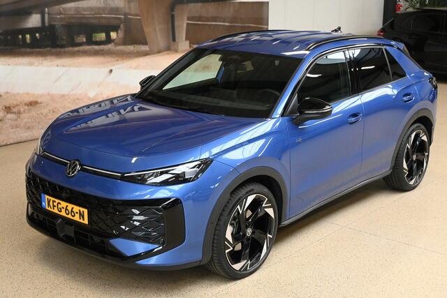 Volkswagen T-Roc 1.5 eTsi 150pk R-Line First Ed. | IQ. Light | 360° | Head-up | 100% (Dealer) onderhouden label