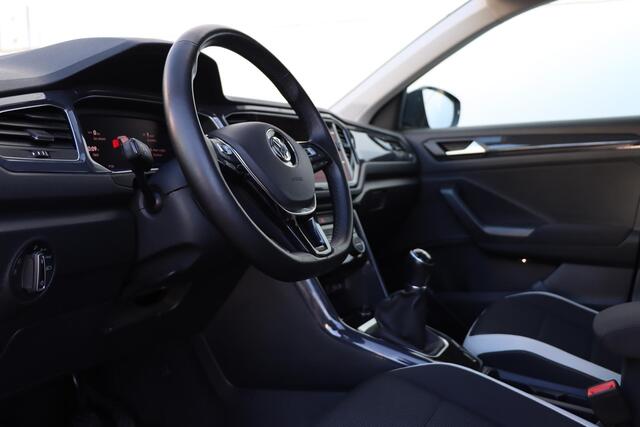 Volkswagen T-Roc 1.5 TSI Sport | Pano | ACC | Sensoren | Navi | Carplay