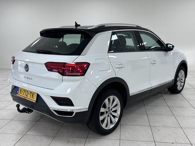 Volkswagen T-Roc 1.0 TSI Style Business TREKHAAK | NAVIGATIE | PARKEERSENSOREN VOOR-EN ACHTER