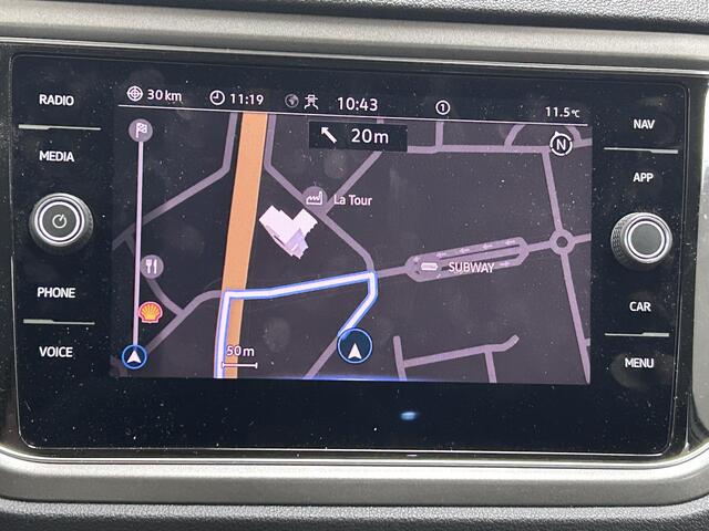 Volkswagen T-Roc 1.0 TSI Style Business TREKHAAK | NAVIGATIE | PARKEERSENSOREN VOOR-EN ACHTER