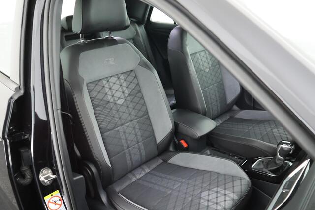 Volkswagen T-Roc 1.5 TSI 150pk DSG R-Line Business+ Trekhaak Keyless Navigatie