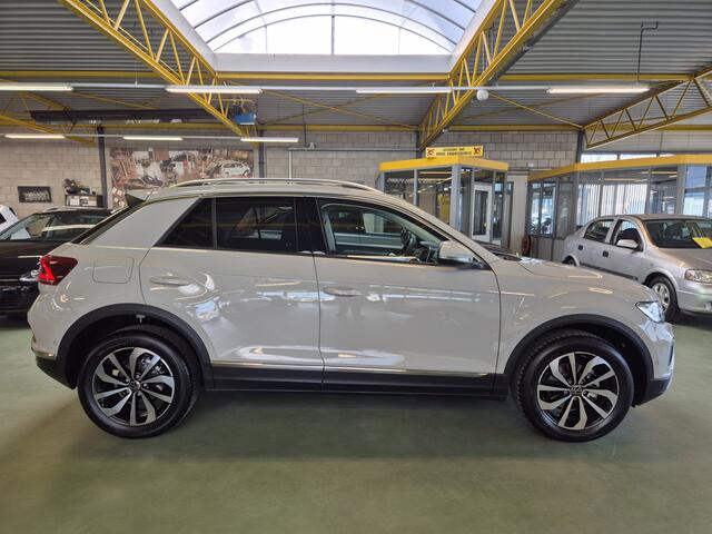Volkswagen T-Roc 1.5 TSI Style -150pk- Automaat | IQ LED | Stoelverwarming | Rijklaarprijs incl. 1 jaar Bovag garantie
