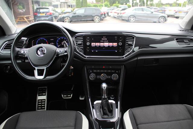 Volkswagen T-Roc 1.5 TSI Sport / Trekhaak / Camera / Virtual Cockpit / Keyless / 17'' / CarPlay / Stuur+Stoelverwarming / DAB / ACC