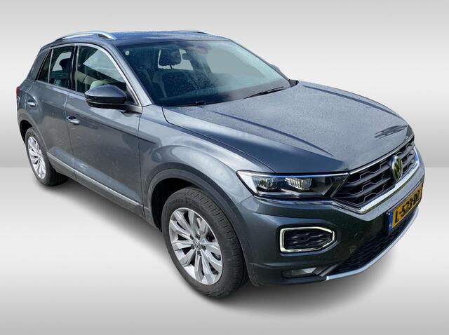 Volkswagen T-Roc 1.5 TSI Sport / Trekhaak / Camera / Virtual Cockpit / Keyless / 17'' / CarPlay / Stuur+Stoelverwarming / DAB / ACC