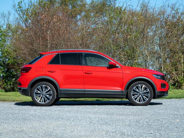 Volkswagen T-Roc 1.5 TSI Sport // panoramadak // stuur-stoel verwarming // standkachel
