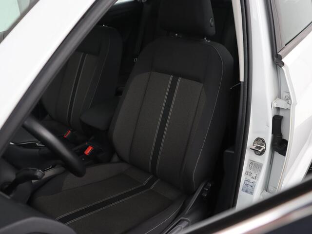 Volkswagen T-Roc 1.0 TSI Style Business | Trekhaak | Camera | Adaptive cruise | Carplay | Navigatie | Side Assist | Climate control | DAB | Parkeerhulp | Bluetooth